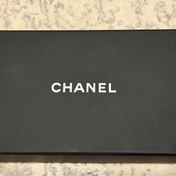 CHANEL Black Quilted Leather Card Holder with Gold Logo - Picture 6 of 7